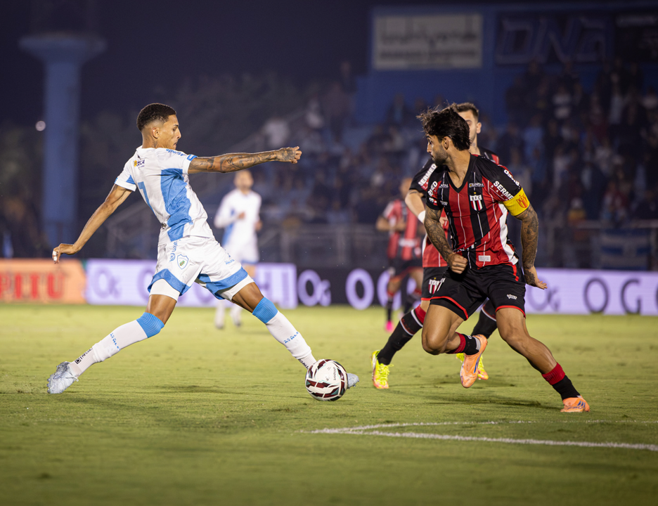 Tubarão cria as principais chances, mas fica zerado contra o Botafogo-SP