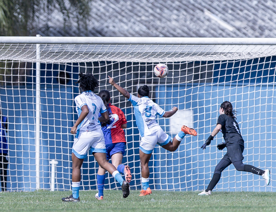 Meninas do Tubarão goleiam o Paraná Clube pelo Estadual Feminino sub-17