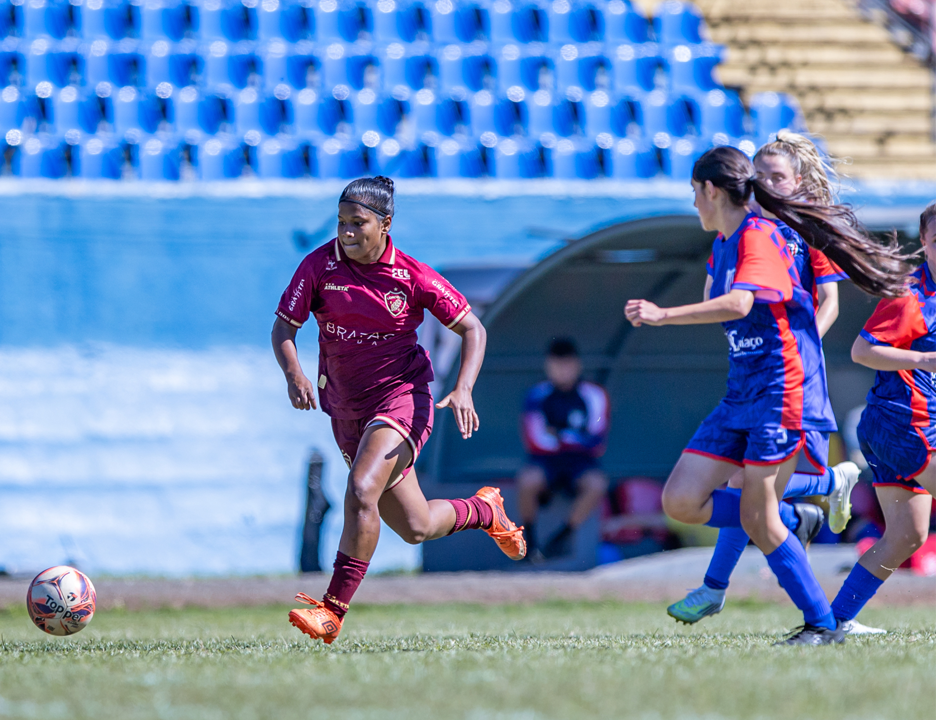 Londrina fecha a primeira fase na liderança e aguarda adversário da final do Feminino sub-17