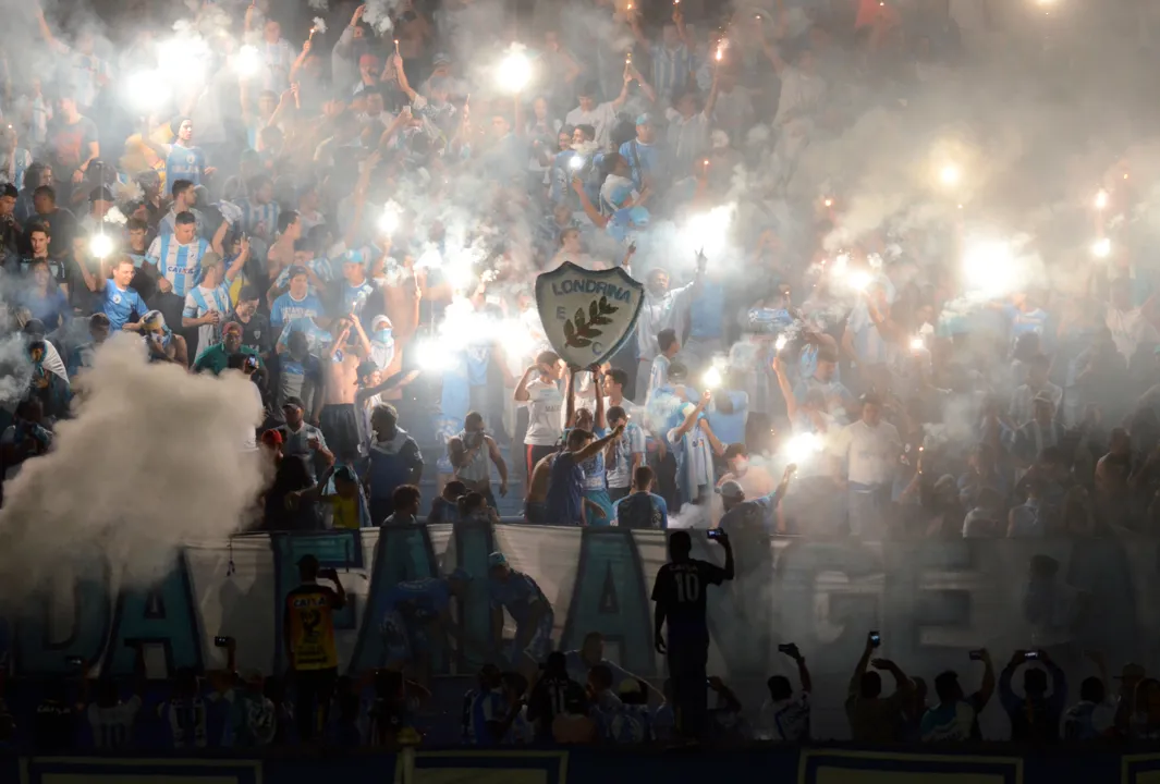 BOAS SÉRIES B E BATENDO NA TRAVE TRÊS VEZES